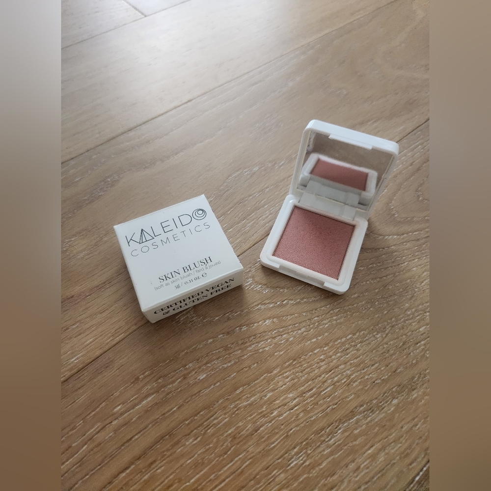 KALEIDO COSMETICS | NWOT Soft as skin blush in Primadonna